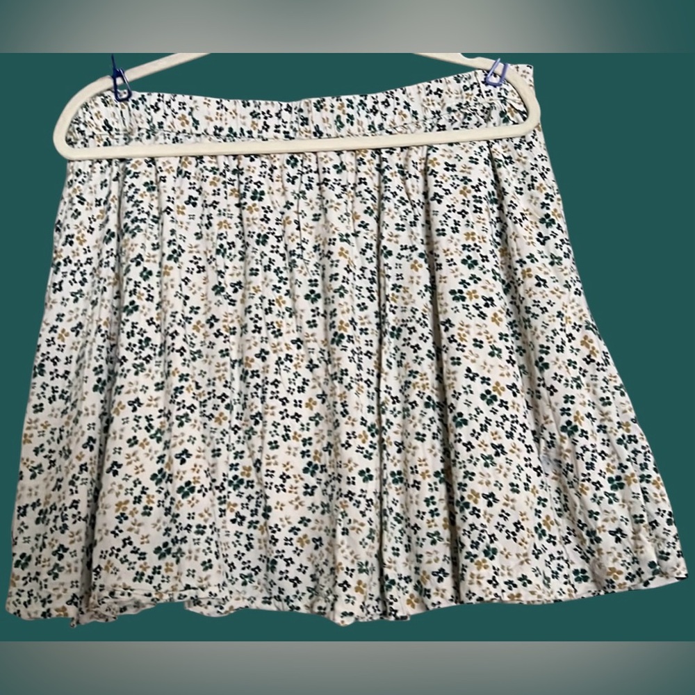 OLD NAVY Emerald/Gold/Cream Floral 2-Pocket Flare Skirt, Sz Large, GUC. - Picture 8 of 9